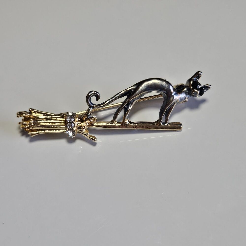 *Sale* Gold Tone Crystal Gray Cat On Broom Brooch Pin Halloween Witch